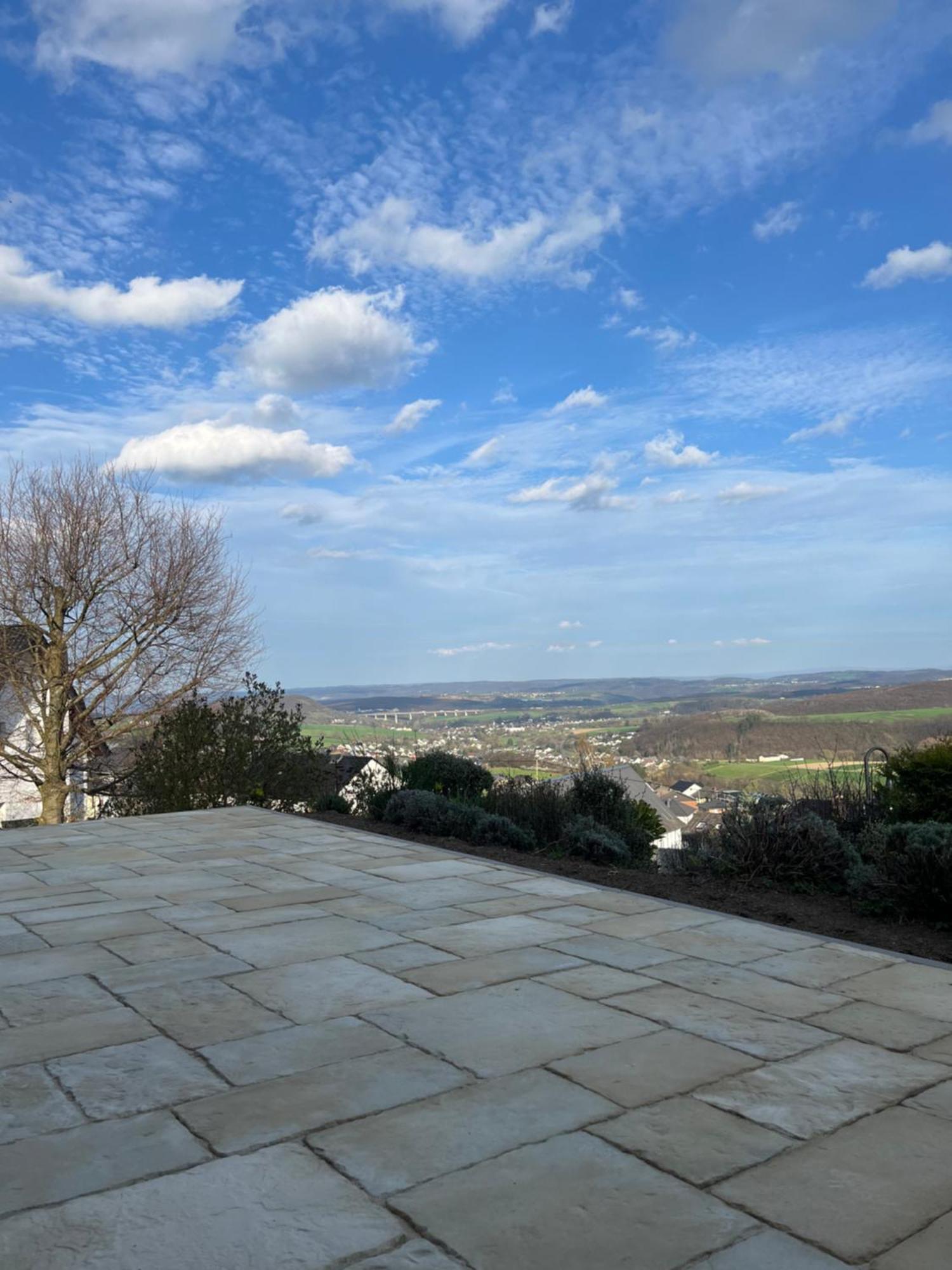Eifel Landhaus Panoramablick Unter Der Burg Olbrueck Mit Sauna Hottub Grosser Terrasse Und Garten Ideal Fuer Familien Niederdurenbach Exterior photo